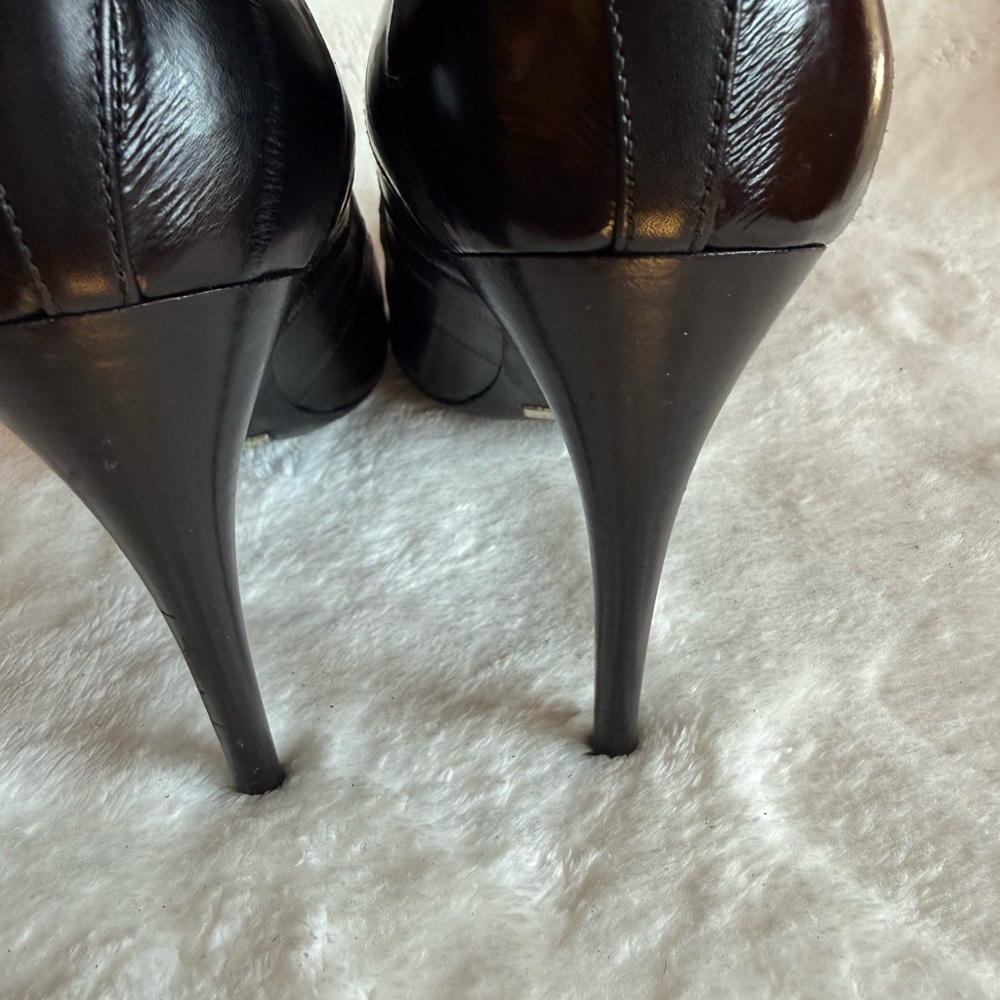 Burberry Black Leather Heels - Picture 5 of 8